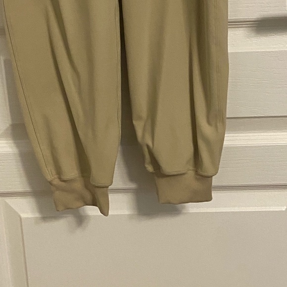Lululemon Stretch High Rise Jogger - Size 6 - Picture 3 of 5